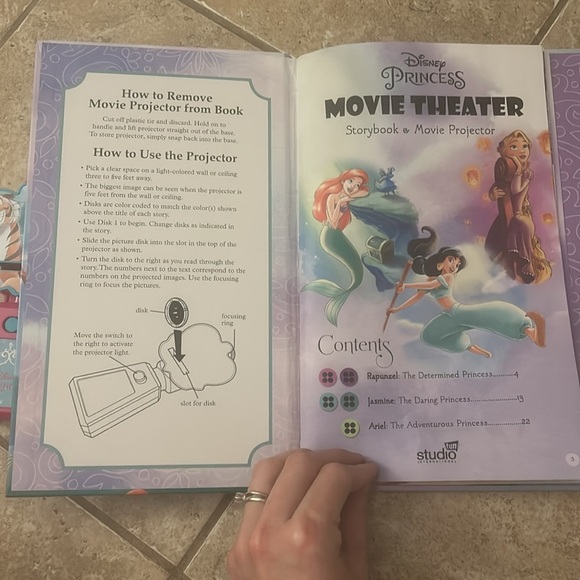 Disney Princess Movie Theater storybook and movie projector - Picture 6 of 9